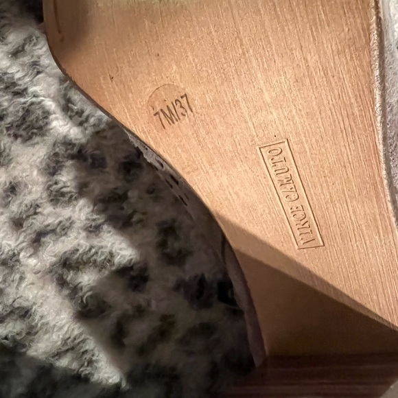 Vince Camuto KAMEY SUEDE PEEP TOE Tassel Cutout Booties Size 7 - Picture 5 of 11